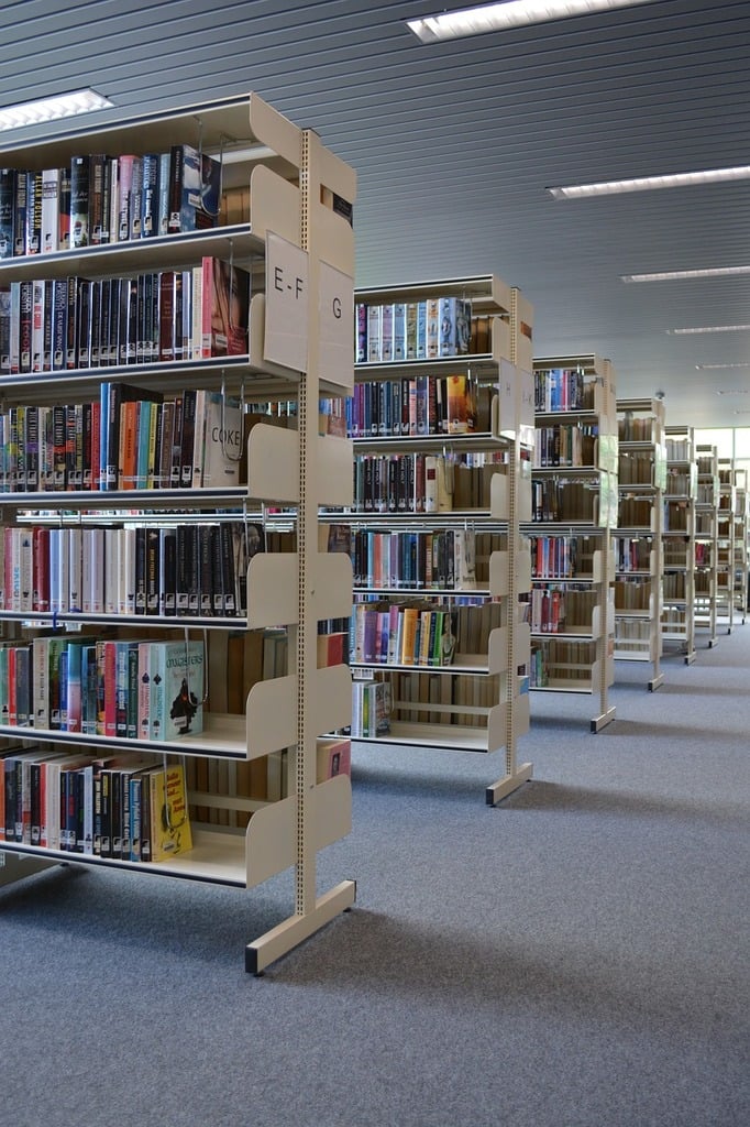 Image of library bookshelves from Creative Commons